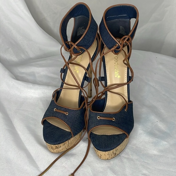 Steve Madden Navy and Tan Lace-Up Heels - Picture 7 of 10